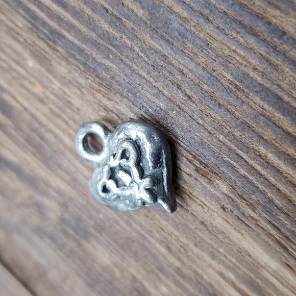 Archaic‎ heart knot pendant - Picture 1 of 2